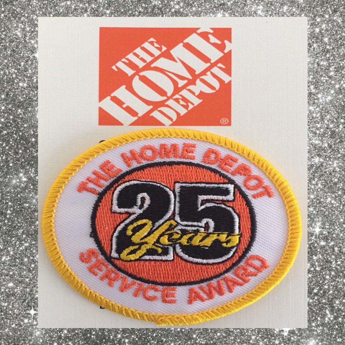 Feliz y orgulloza de pertenecer a THD por 25 años.  Ha sido una experiencia única y llena de mucho aprendizaje. Gracias a todos los que han estado presente en todo este tiempo.🧡 😊🎉