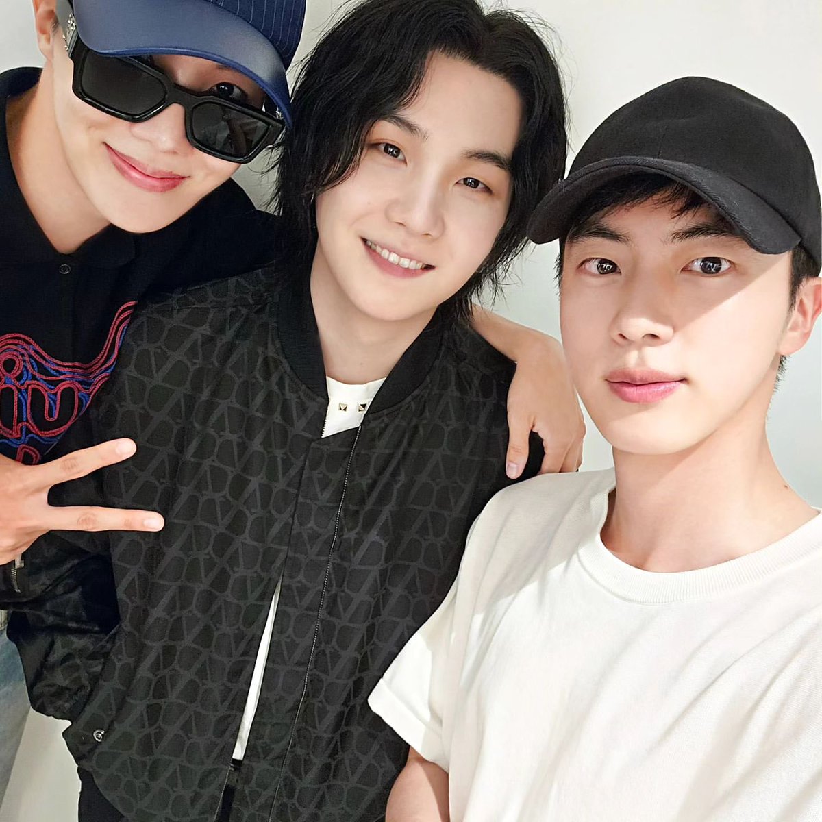 WORLDMUSICAWARD's tweet photo. #BTS' #Jin shares gorgeous pics with #RM, #Suga and #JHope at #DDAY_TheFinal_D3 concert in #Seoul with the captions "Love BTS love ARMY" &amp; "Looking good looking Sugar"!💪👨‍🎤📸👨‍🎤👨‍🎤👨‍🎤🏟️🇰🇷🔥👑👑👑👑❤️‍🔥💜 #방탄소년단RM #RM https://t.co/wyzEXb39w3