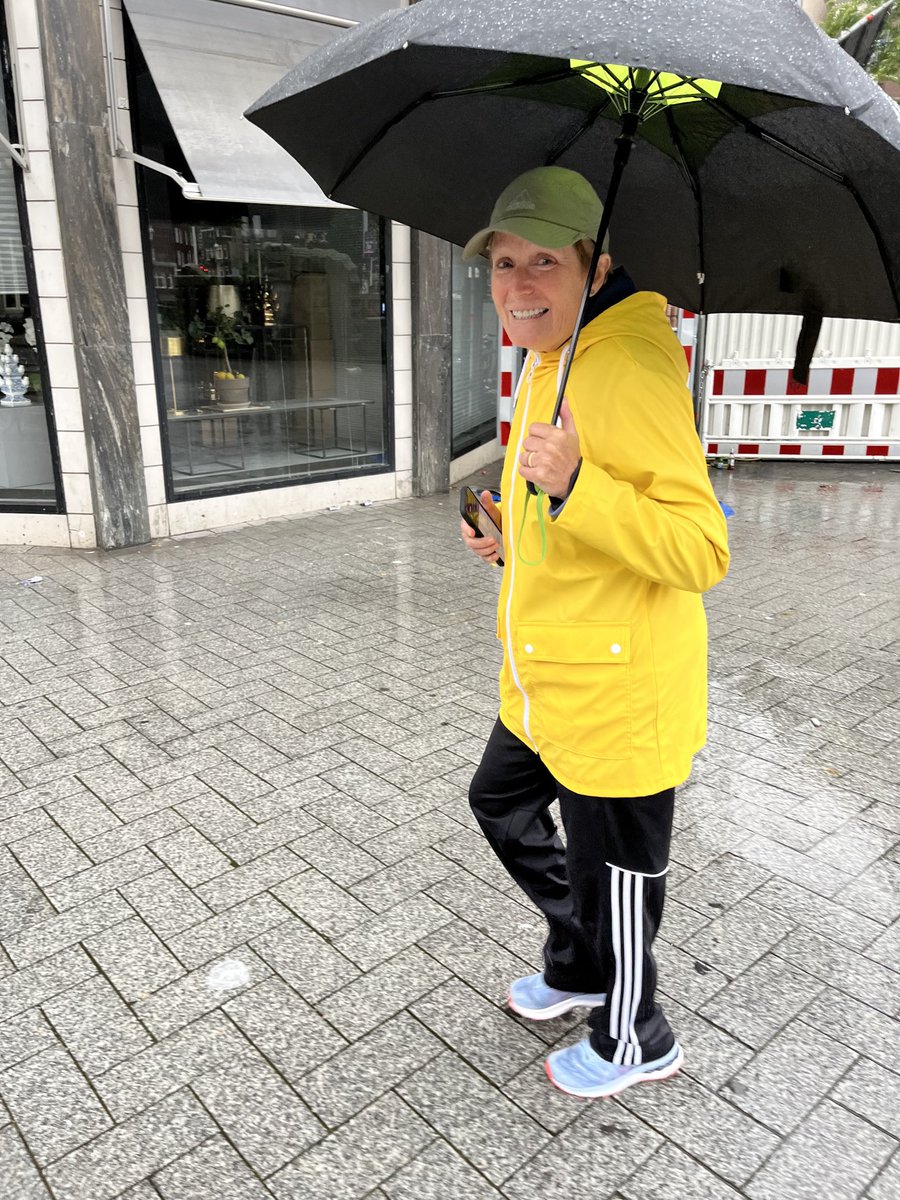 schroeder_ann's tweet image. Walking to central station for an early bus tour #ItRained #SoFun