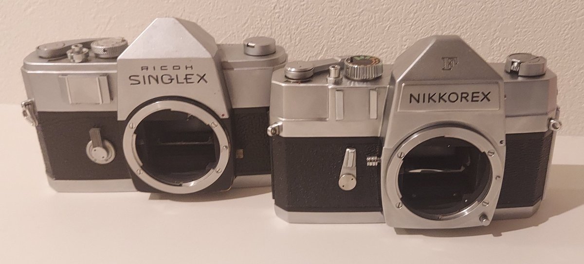 raizame664's tweet photo. Nikon Fマウントを備えているのにNikonは製造をしていないという、なんとも奇怪なカメラたち
SINGLEXは偶然出会って翌日即購入
Nikkorexの後期型が探してもなかなか無いのが悔しい....
#Nikkorex #SINGLEX #アイレスカメラ #mamiya #Nikon #RICHO https://t.co/8QEzSxWKTK