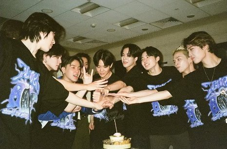 dailytre4sure's tweet photo. indeed, stanning treasure isn't just one of those 'kpop phase' it's now a lifetime commitment.

to more years and forever with you @treasuremembers https://t.co/lPBJ8Ln9I6