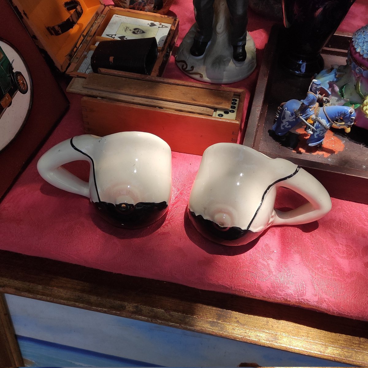 Alesillas_'s tweet image. Por fin las encontré
Las tetazas