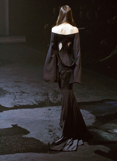 DvilCouture's tweet photo. Givenchy Spring 2007 https://t.co/aTU0mxjjjA