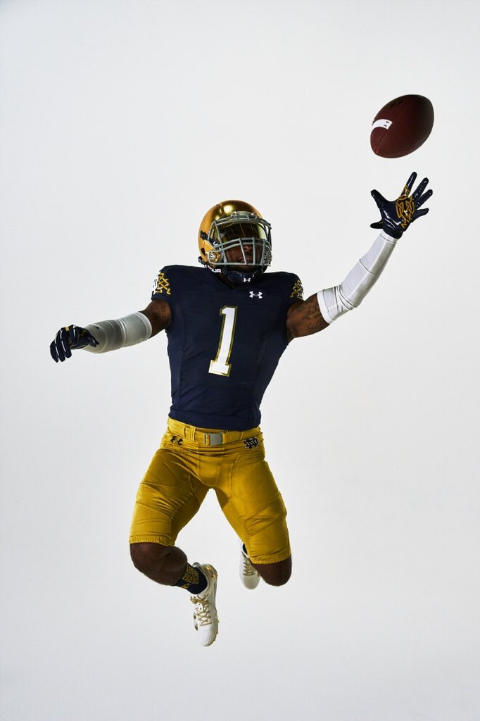 UnderArmour's tweet photo. A rivalry forged in history. ☘️⚓️ @ndfootball and @navyfb will kick off the college football season at the Aer Lingus Classic in Dublin wearing custom uniforms.

@FightingIrish @NavyAthletics https://t.co/8urHIOMBka
