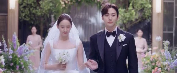 leedoohyuns's tweet photo. dramas ending with couples getting married will always be THE BEST 

#KingTheLandEp16 #KingTheLand https://t.co/xzdjzQtGmF