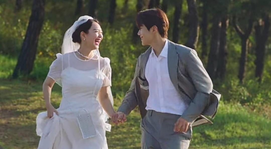 leedoohyuns's tweet photo. dramas ending with couples getting married will always be THE BEST 

#KingTheLandEp16 #KingTheLand https://t.co/xzdjzQtGmF