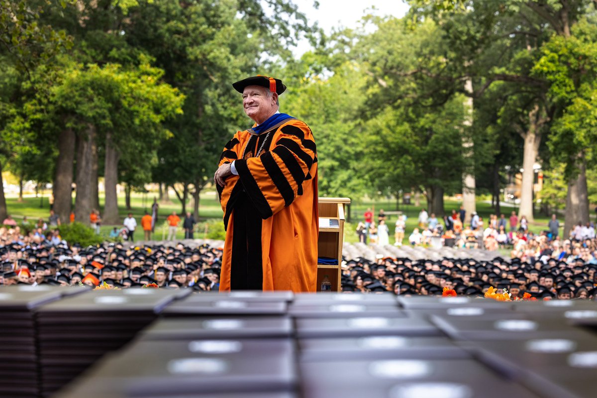 Pres_Rogers's tweet photo. Congratulations to our Summer 2023 @BGSU graduates! As alumni of a public university for the public good, we are counting on you to be leaders in your communities, industries and fields. We are so proud of you! #BGSUGrad https://t.co/6UwpB6bWpz