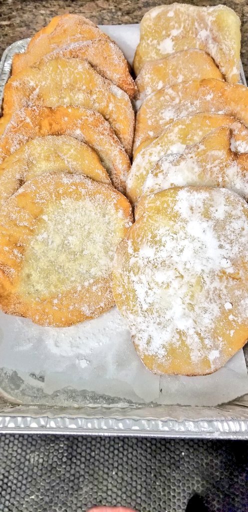 ConshyBakery's tweet photo. Last day for the Holy Saviour Club's Festa Italiana! Get your Festa favorites:
💚 Porchetta sandwiches
🤍 Pizza fritta
❤️ Salsiccia & peppers
#Norristown #FestaItaliana #Italianfeast #Montcopa https://t.co/ZK8RvobEq1