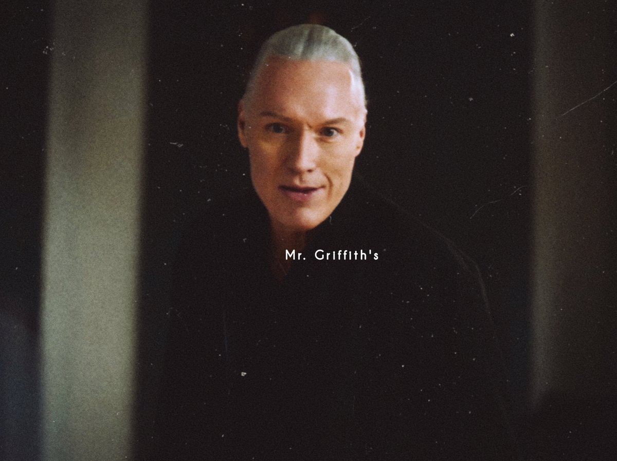 MrGriffithss's tweet photo. "We are way past the time for white flags Danny boy!"
#ThomasIanGriffith as Terry Silver in Cobra Kai season 5.
#TerrySilver #CobraKai #CobraKaiSeason5 #Throwback #ThrowbackSunday #daniellarusso #whiteflags #Facts https://t.co/BHmtKSDBnm