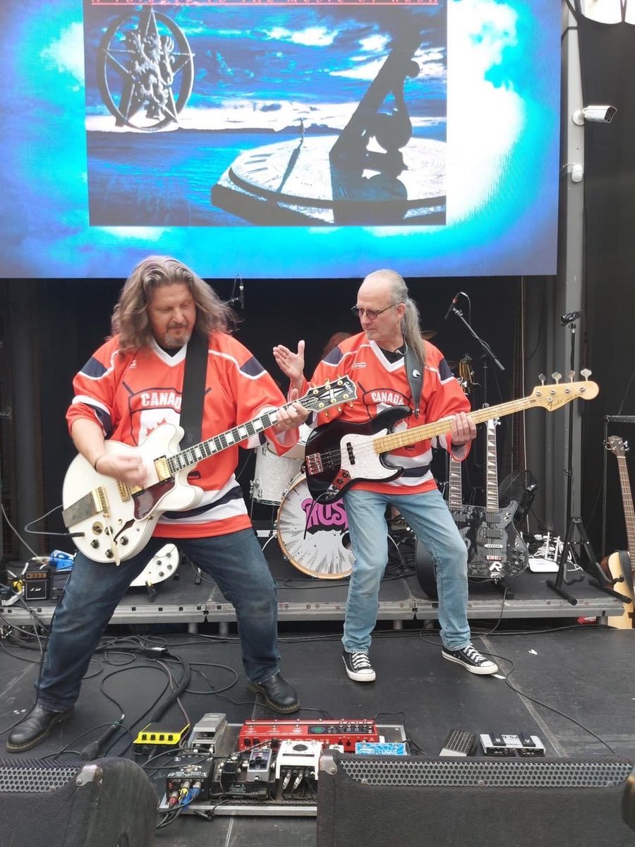 tenacitymusicpr's tweet photo. A distinct Scots flavour to the interviews on #thefeelgoodstation from 5pm 2day. Steve from @movingpicturesrushtribute and ⁦@nelsonmcf⁩ from @sindogs. Double header #Rush tribute gig 19th August at ⁦@Garageglasgow⁩ for the former + new EP from the latter. Just sayin’ https://t.co/Ty5oqYV3rd
