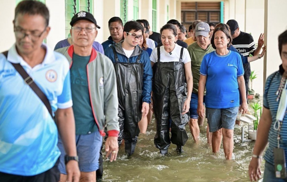 PilipinoTotoo's tweet photo. Ambobo. Yung nag ta trabaho, sinisiraan! Yung pumapartee, pinapalakpakan! Mga walang utak! Hayz Pilipinas https://t.co/BGtWjyIR6Y