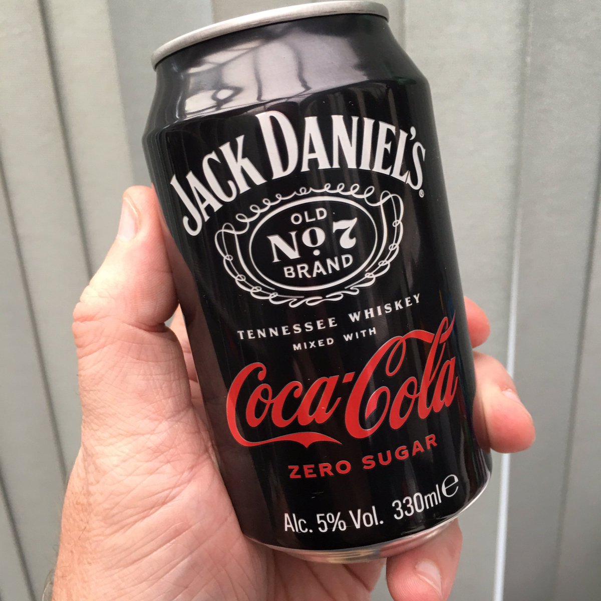 PuttyCAD's tweet photo. Wifey handed me this. Gotta stay hydrated eh? 😉👍 #fizzypop #jackdaniels #coke #cocacola https://t.co/NWH606Stin