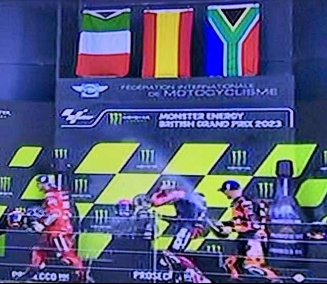 alexzerlin's tweet photo. Que gran carrera!! Que espectáculo al volante. Nueva generación de la @MotoGP Bonita organización!! Los nuevos pilotos Se merecen una Nueva estructura del Podio. Llamativo, pantallas, luces y floreados!! Bendiciones a los Verdaderos Animadores Udes Pilotos. Gracias 🤩 por el Show https://t.co/mmxRSizUW9