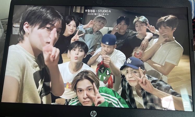 DOWOOLOOKS's tweet photo. happy 3rd year anniversary, treasure ! https://t.co/oT71PSWbTk