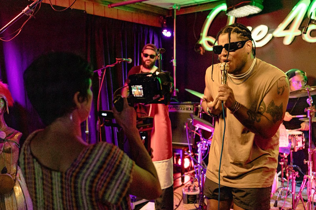 partywatcher809's tweet photo. Check out my @que4radio live session now available on @YouTube!
Thanks to the great folks over at Que4 for having us and big shouts to The Beautiful Band for always having my back! 🎩🌴🎩
.
📸 - @glegozpics
.
#partywatcher #que4radio #livesession #dominicanmusic #chicagomusic https://t.co/d2sUhVNvtp