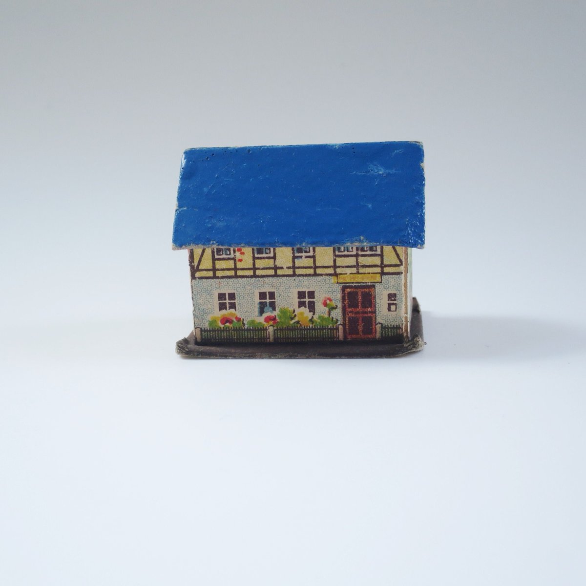 Vintage Miniature 1.5' high German Putz House,  Lithograph G or O scale Tiny RR Accessory tuppu.net/88624e4d #EtsyteamUnity #SMILEttCIJ #SMILEtt23 #PinItT23