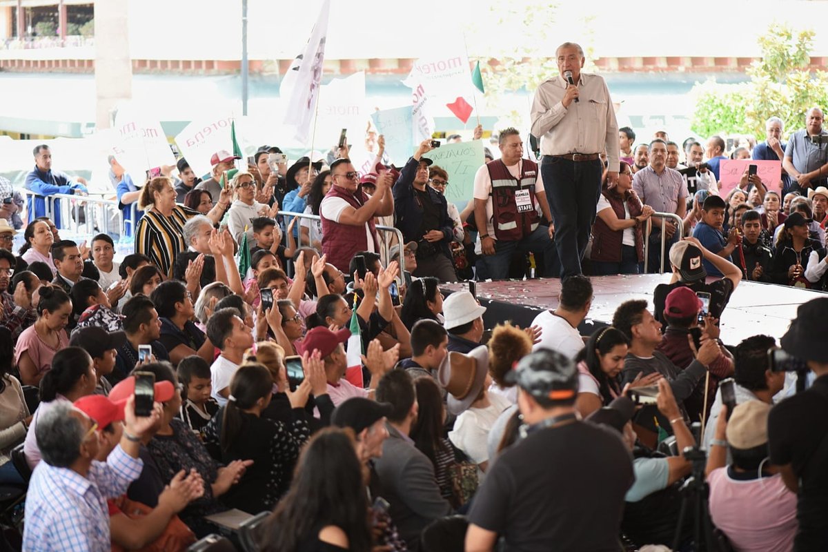 El camino seguro de la transformación nos llevó hasta Tepotzotlán, pueblo hermoso del Estado de México, donde celebramos nuestra segunda asamblea popular del día.

El pueblo mexiquense confía en nuestro movimiento y la esperanza está a flor de piel.