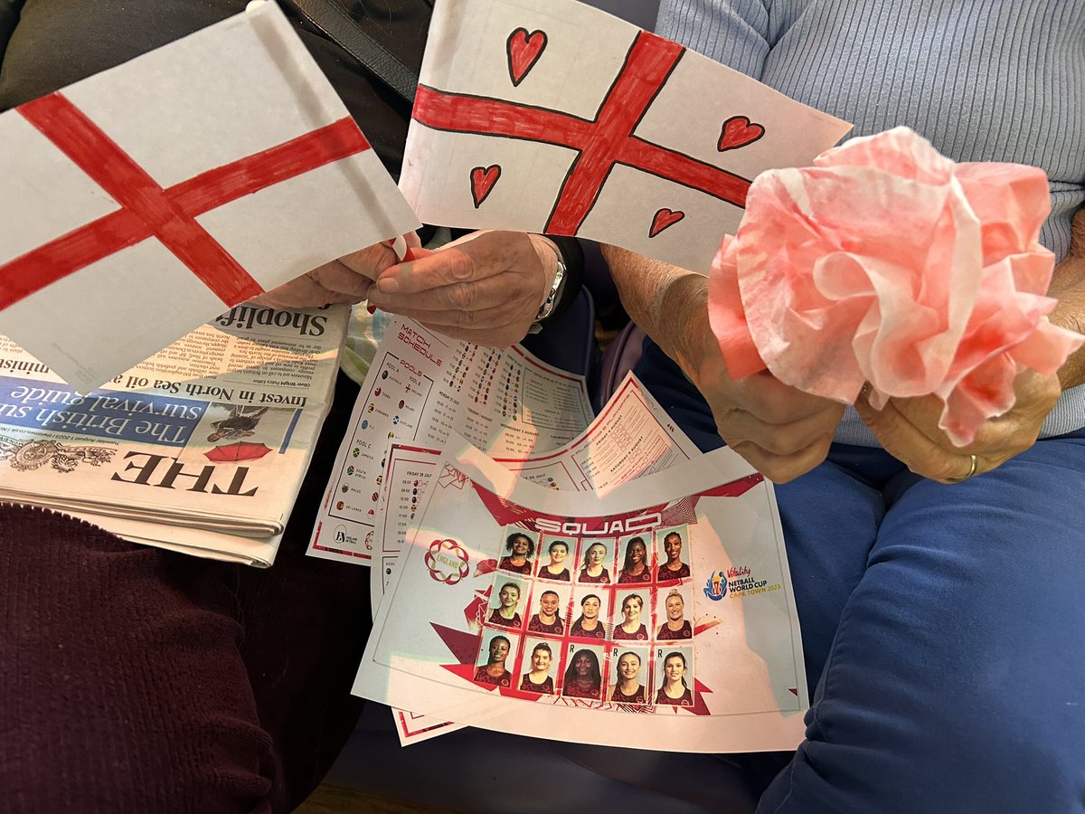 PUNC16_Beth's tweet photo. Patients on Kerensa Ward at @RCHTWeCare supporting @EnglandNetball in their World Cup final this afternoon 🌹❤️ some very happy patients 🥈🥰#meaningfulactivities #dementiacare #eng #englandnetball #NWC2023 https://t.co/LVf2ZBLiJ9