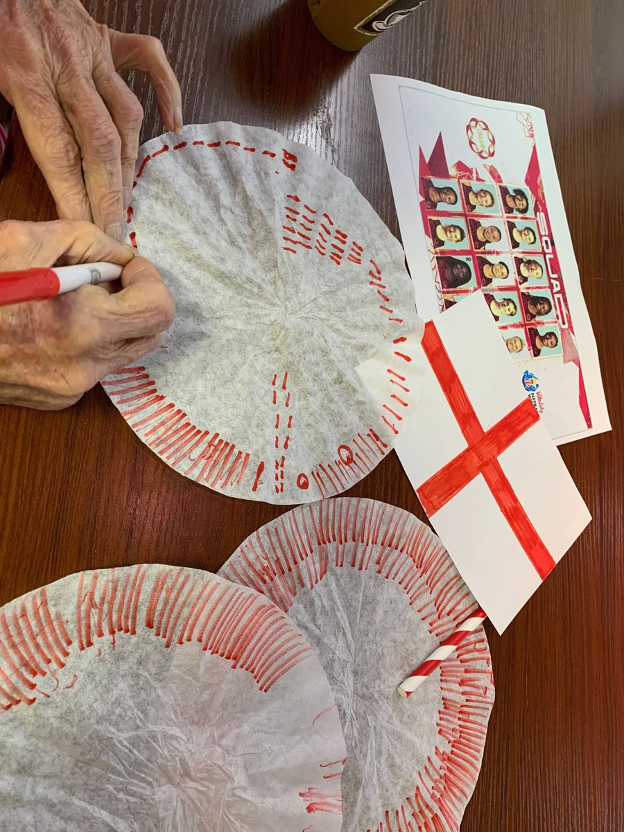 PUNC16_Beth's tweet photo. Patients on Kerensa Ward at @RCHTWeCare supporting @EnglandNetball in their World Cup final this afternoon 🌹❤️ some very happy patients 🥈🥰#meaningfulactivities #dementiacare #eng #englandnetball #NWC2023 https://t.co/LVf2ZBLiJ9