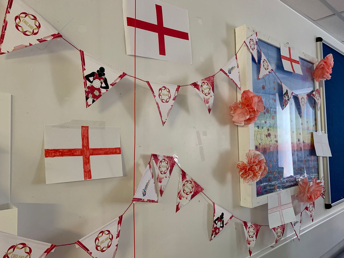 Patients on Kerensa Ward at <a href="/RCHTWeCare/">Royal Cornwall Hospitals NHS Trust</a> supporting <a href="/EnglandNetball/">England Netball</a> in their World Cup final this afternoon 🌹❤️ some very happy patients 🥈🥰#meaningfulactivities #dementiacare #eng #englandnetball #NWC2023