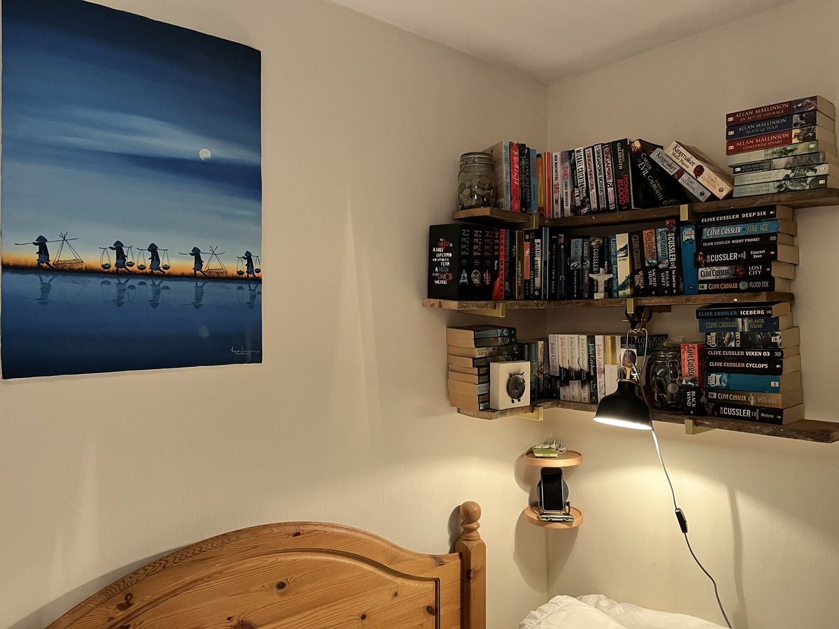coxy_gj's tweet photo. Small space, lots of books. Reclaimed floor boards make nice shelves https://t.co/iB340u6gC0 #reclaimedwood #upcycled #shelves #bookcase #office #floorboards https://t.co/5HulHpFCa7