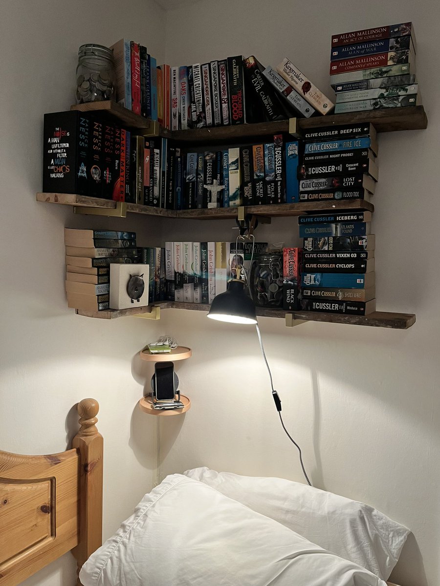 coxy_gj's tweet photo. Small space, lots of books. Reclaimed floor boards make nice shelves https://t.co/iB340u6gC0 #reclaimedwood #upcycled #shelves #bookcase #office #floorboards https://t.co/5HulHpFCa7