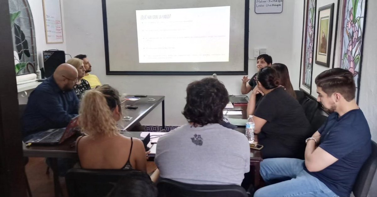 valerubc's tweet photo. Ayer di un tallercito de locución para la Comunidad Filosófica Monterrey.
Es la primera vez que hago algo así, fue muy bonito ✨🥹 https://t.co/leqFk5aYp9
