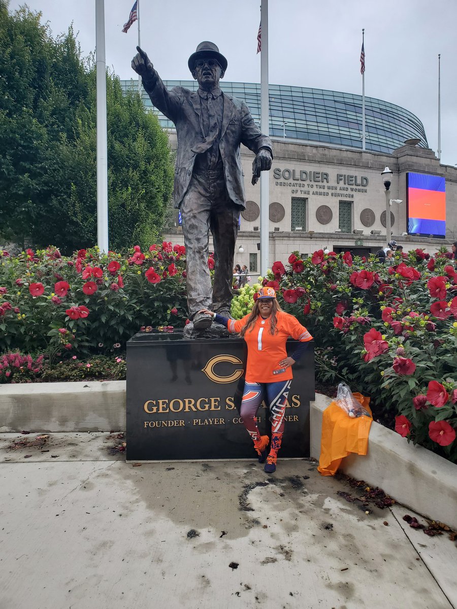 #PAPABEARHALAS #FAMILYFEST @SoldierField @ChicagoBears 🐻🔽🔹🔸