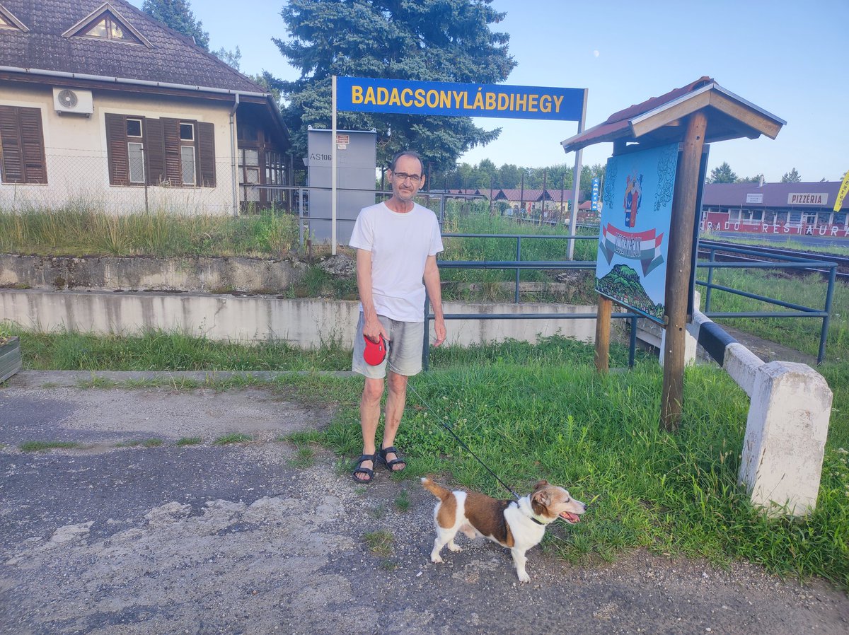 Gombatibi's tweet photo. Csak adáskiegészítésként. Van Badacsonylábdihegy 😀 https://t.co/P312bm6hO0