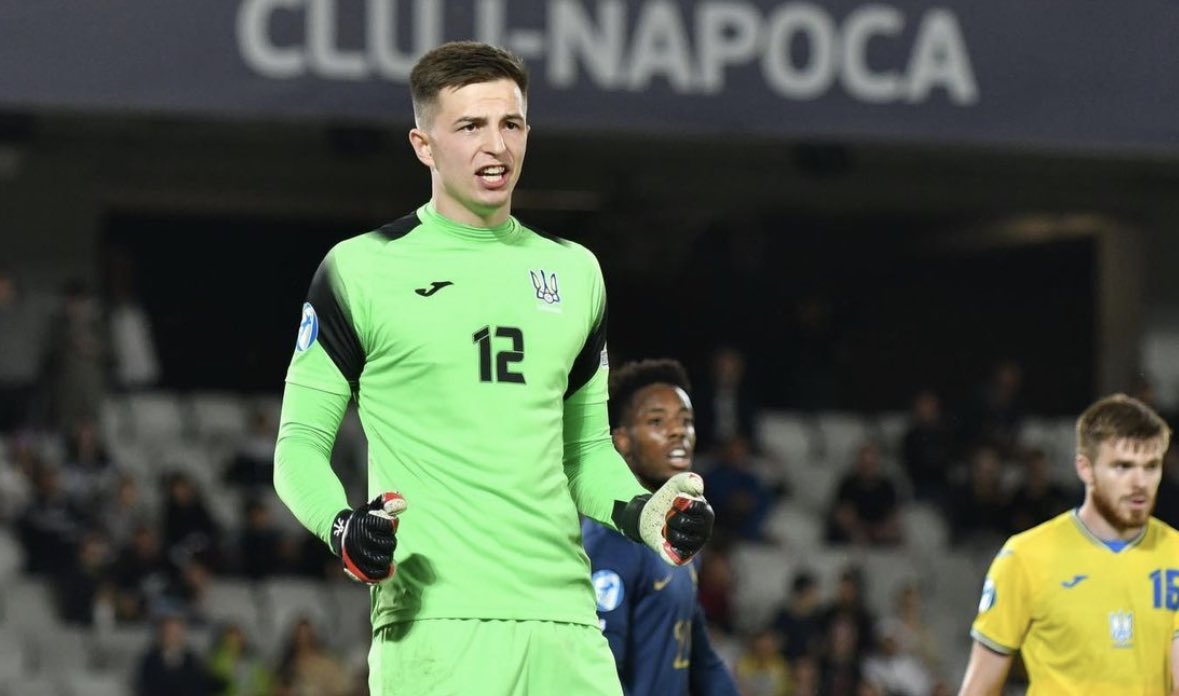 Benfica are close to completing Anatolij Trubin deal! Official bid submitted to Shakhtar: €10m fixed fee plus €1m add-ons 🚨🔴🇺🇦 #Benfica

Deal also included 40% sell-on clause to Shakhtar.

First contacts revealed four days ago, deal now on the verge of being done.