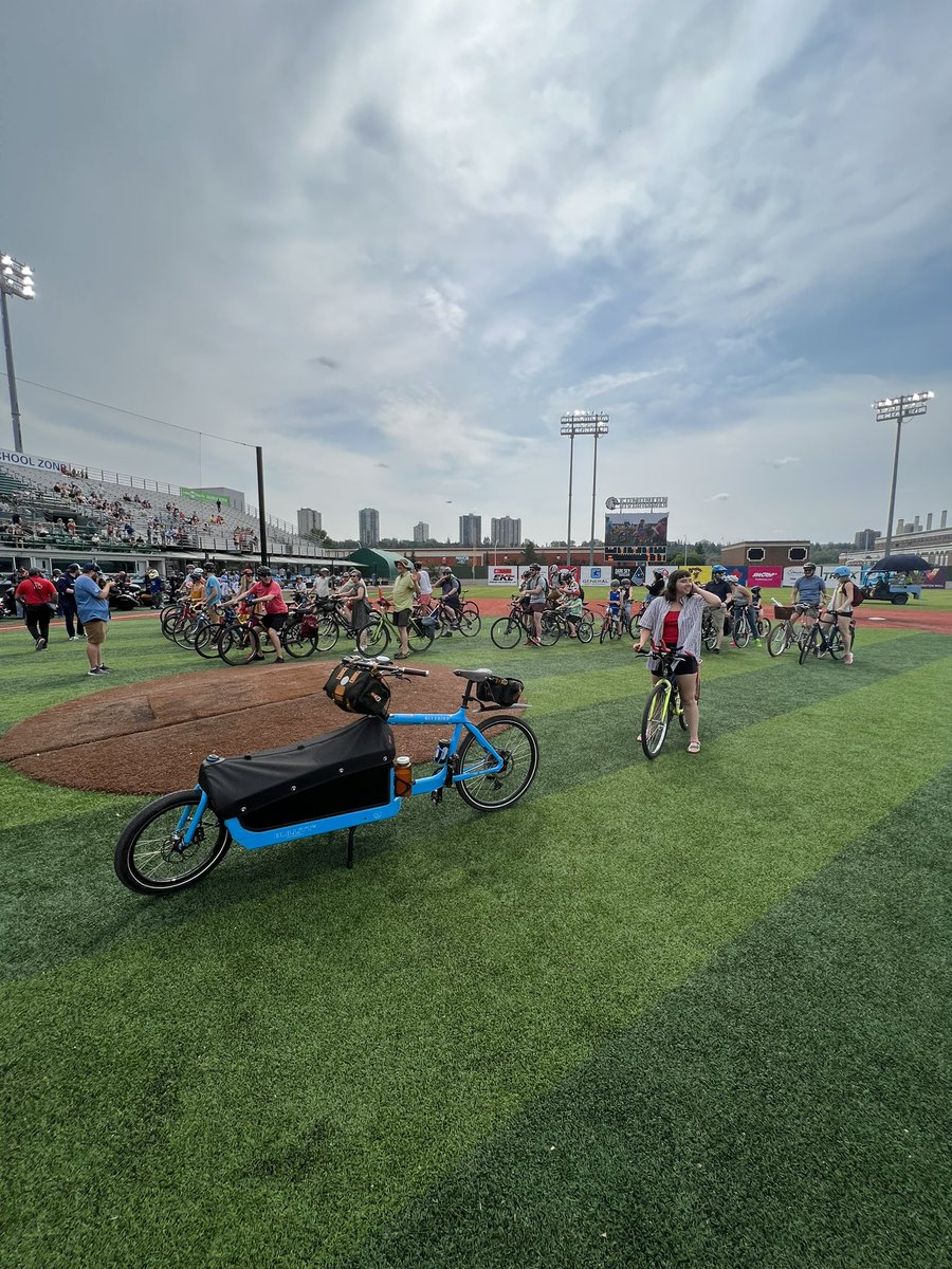 gregglatz's tweet photo. Bikes EVERYWHERE at the final Riverhawks home game!
#yegbike #edmontonriverhawks #yegsports #yegbaseball #kakawww #BikeToBaseball #cargobikes #bluebird #longjohn #bullitt #larryvsharry. https://t.co/dJwAqAUMW1