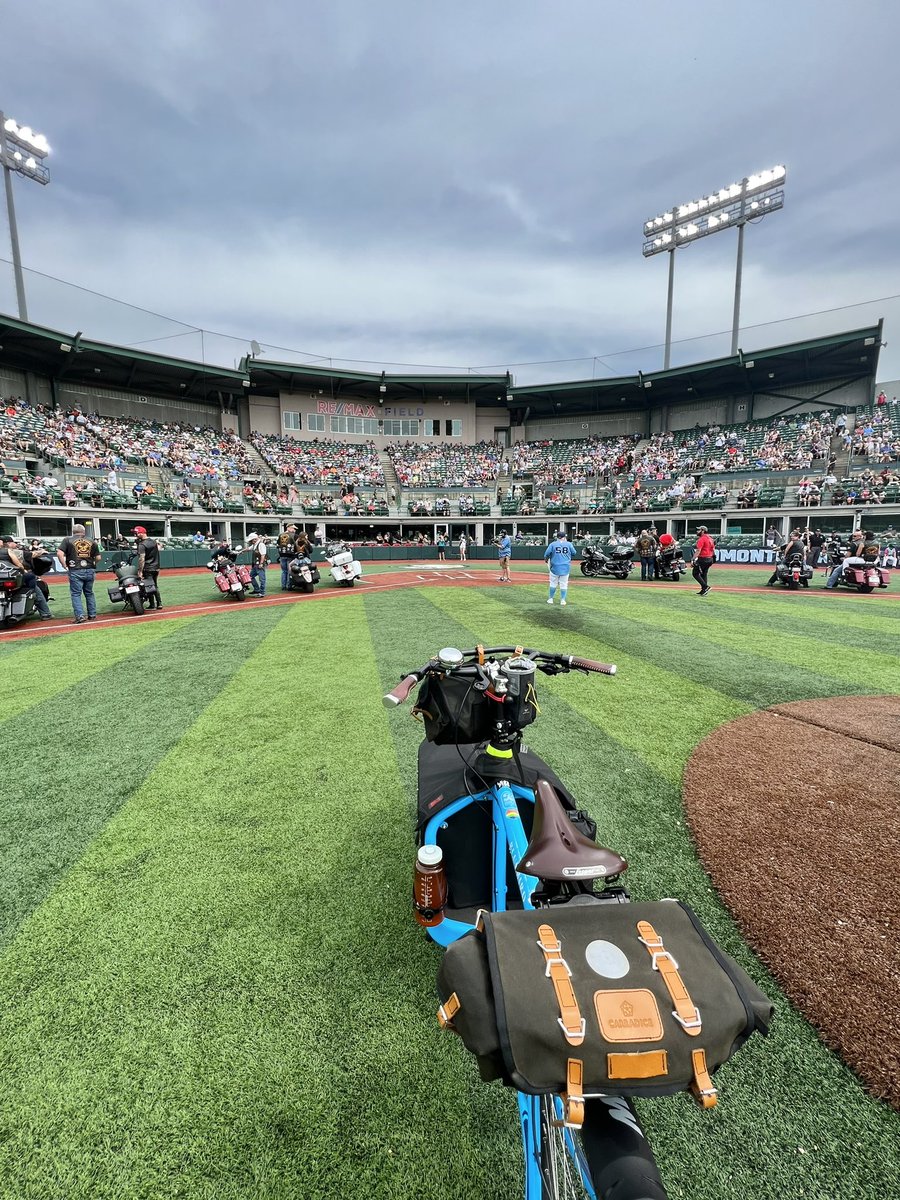 gregglatz's tweet photo. Bikes EVERYWHERE at the final Riverhawks home game!
#yegbike #edmontonriverhawks #yegsports #yegbaseball #kakawww #BikeToBaseball #cargobikes #bluebird #longjohn #bullitt #larryvsharry. https://t.co/dJwAqAUMW1