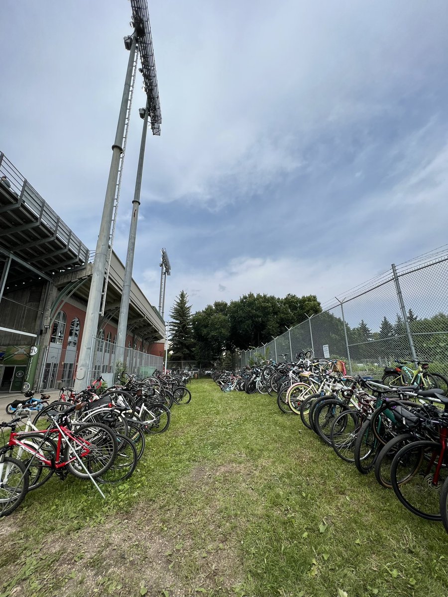 gregglatz's tweet photo. Bikes EVERYWHERE at the final Riverhawks home game!
#yegbike #edmontonriverhawks #yegsports #yegbaseball #kakawww #BikeToBaseball #cargobikes #bluebird #longjohn #bullitt #larryvsharry. https://t.co/dJwAqAUMW1