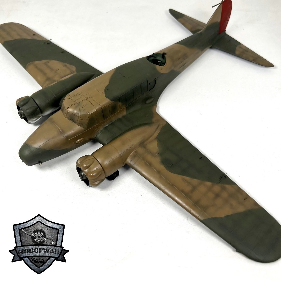 modofwar1's tweet photo. 1:48 ölçek Avro Anson devam. Boya bitti, sırada vernik ve decal ler var. #modofwar #scalemodels #classicairframes https://t.co/E69nmGPTsw