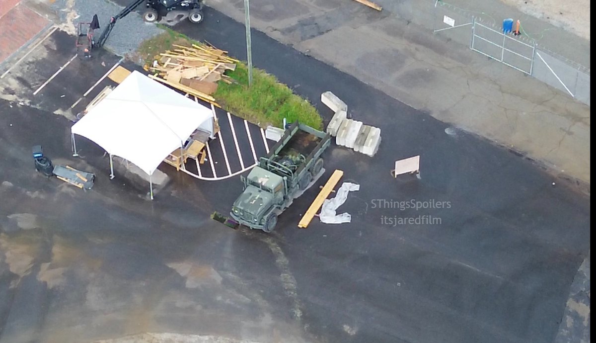SThingsSpoilers's tweet photo. 🚨EXCLUSIVE ST5 SET PICS🚨

Bunkers and Army gears has been located in the new Downtown Hawkins set! 

Who’s ready for #StrangerThings5? https://t.co/KXC1Mx3rwB