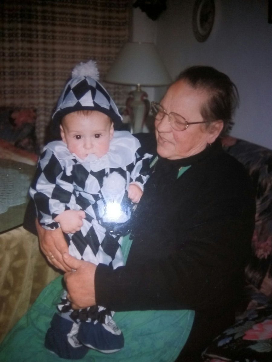 mulasr14's tweet photo. Despedirte así ha sido el acto de amor más bonito de mi vida.
Gracias por esperarnos y por dejarnos llenos de tanto amor.
Ayúdanos a cuidar de mamá desde arriba.
Te quiero abuela 🌕❤️ https://t.co/REre2JtMwk