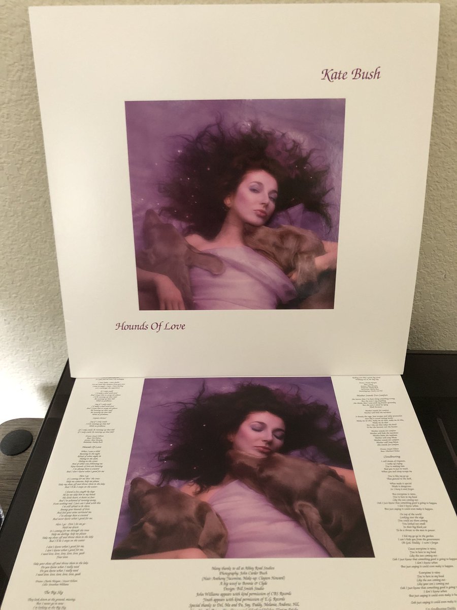 TNOsFan's tweet photo. #VinylMusings Kate Bush - “Hounds of Love” Recorded 1983-85; released 1985. Love “The Kick Inside” and “Lionheart” but on this, her 5th album, she really hits her stride. Faves include “The Morning Fog”; “Cloudbusting” & “Running Up That Hill (A Deal With God)”
#vinylrecords https://t.co/mk58Wv8Wp4