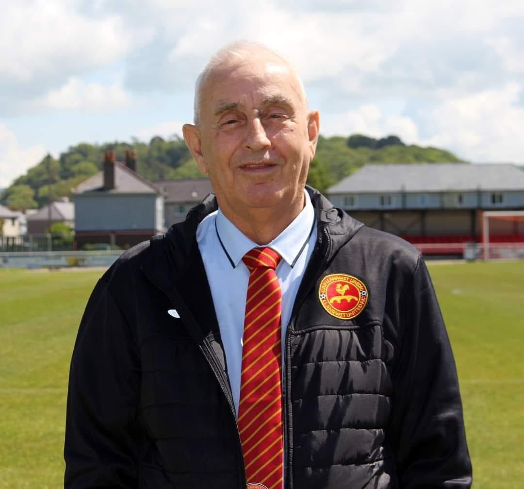 A minute silence was held at today’s game in honour of the late Gerwyn Jones ❤️
