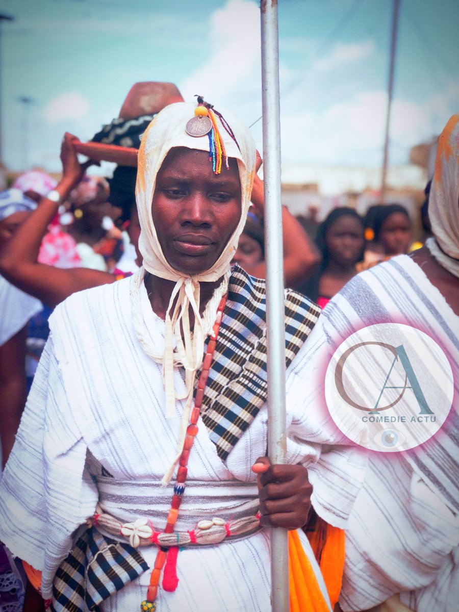 FallAbd79694875's tweet photo. #culture 
Adja Rokhaya Faye est une grande Guérisseuse,
Héritière de Mame Diouf de Sendou elle qui a été nommé la case de Santé de Sendou.
La grande Guérisseuse Adja Rokhaya Faye à travers "Réine , Soukouff ,...etc". #YouTuber
#ndeup #souss #mbeuguel #sidydiop #art #Dance #Buzz https://t.co/8NtMr3h0ih