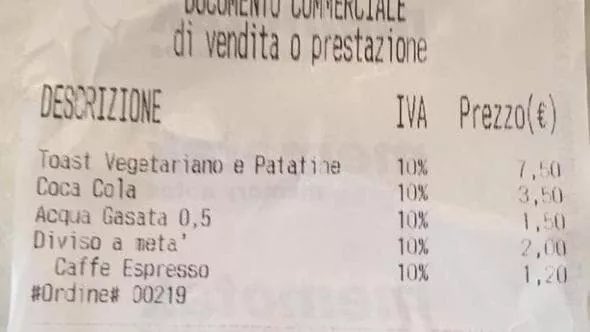 cristianx's tweet photo. #barpace ma se al posto di dividerlo il panino avessero chiesto di moltiplicarlo quanto avreste pagato? la pezza è peggio del buco! #ladri #faccedaculo #geralario #como https://t.co/lAsVVSHqS2
