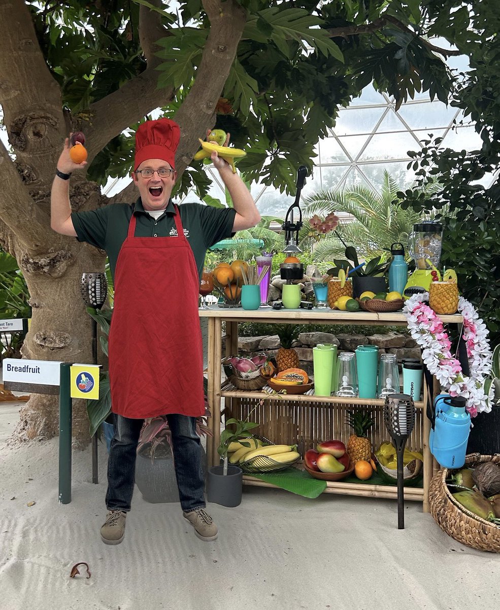 stevenamos's tweet photo. Pop up smoothie location now on the ride path! Get them before they kick me out!

https://t.co/bM9ISJsYwZ https://t.co/bqapXNQ2zB