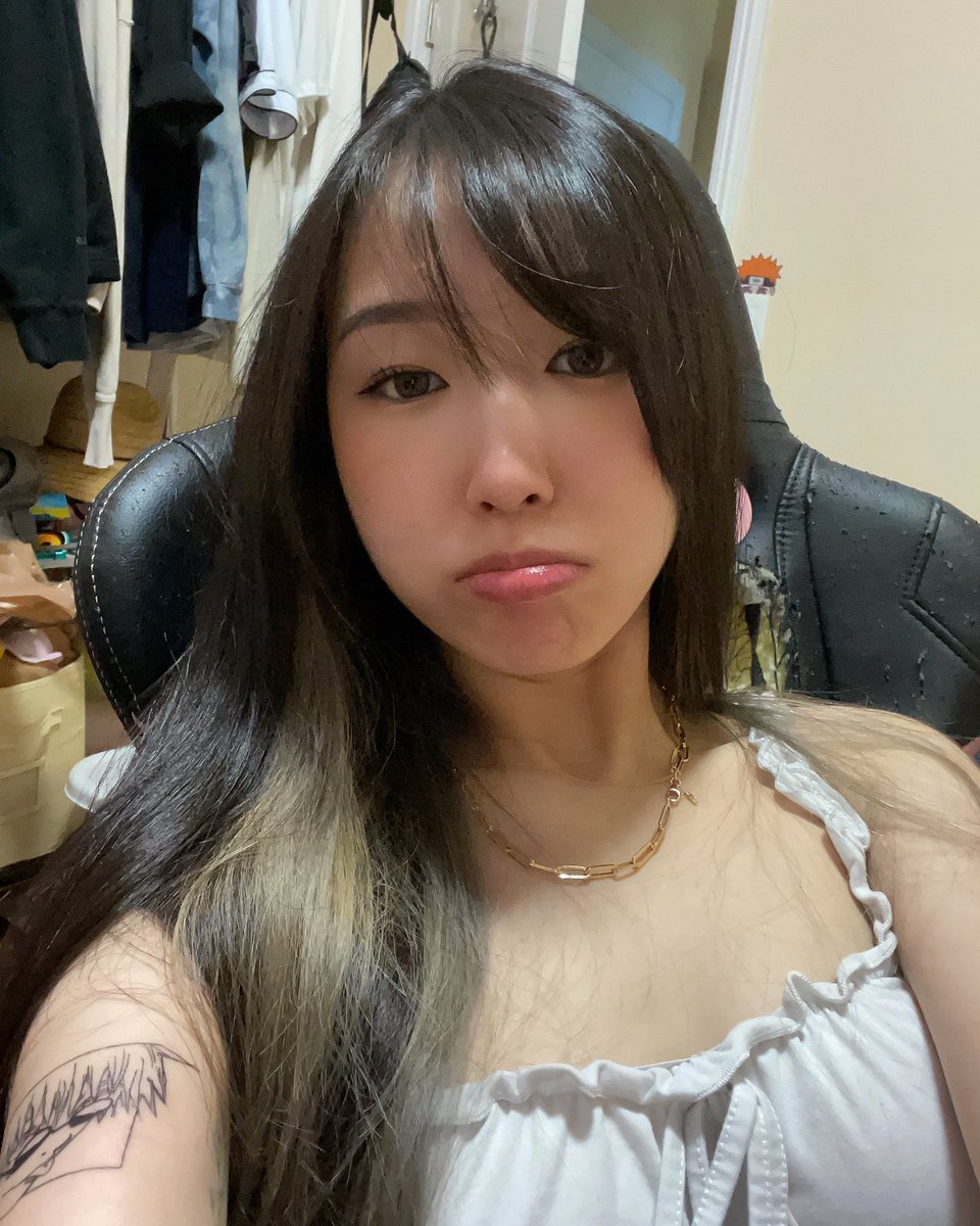 karen tweet media