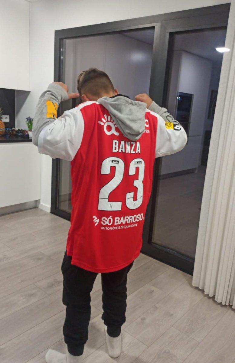 RickyyGomes20's tweet photo. @simbnz desde o primeiro ao ultimo jogo da epoca,vou te apoiar do minuto 1 ao minuto 90.
Em todos os jogos em casa e alguns jogos fora vou levar o cartaz para que me deias a tua camisola.VOU ESTAR A TUA ESPERA NA BANCADA NASCENTE DO MUNICIPAL DE BRAGA.👊👊 https://t.co/lbp13hN3Sk