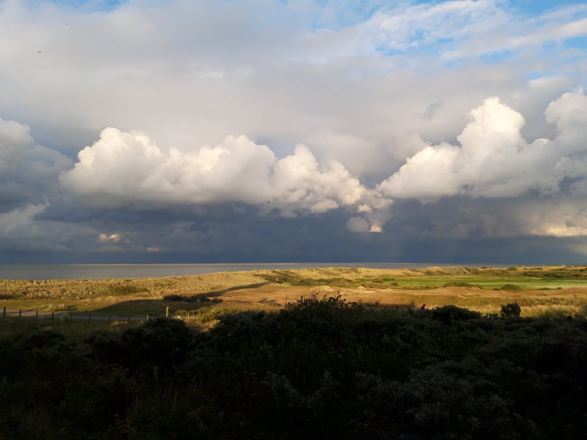 MJKnippenberg's tweet photo. Heerlijke vergezichten op #Texel. Het paadje van Hanna is inmiddels weer vrij. Tijd voor een beetje zon en warmte! https://t.co/S8crDIO1H7