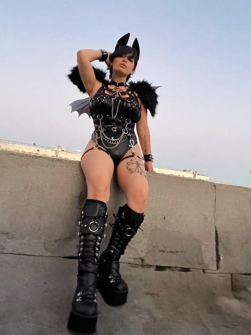 proof that i put on an outfit and went outside👍 https://t.co/dpV7fviBEA