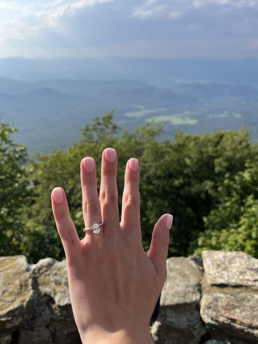 AmyCNews's tweet photo. HAPPY NEWS: I’m engaged 🥰🥰🥰 https://t.co/i7t9xIIft2
