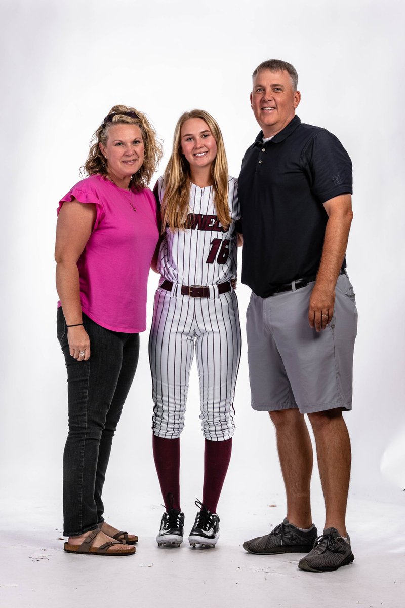 OleksikRiley's tweet photo. Go Colonels!!🖤🖤 @worthington_eku @CoachSims_EKU @zoeschafer1 @mpaulick14 @EKU_Softball https://t.co/FjdV6kghmN
