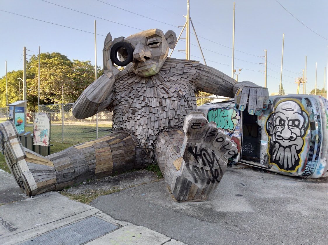 SHegleh's tweet photo. In @CityofMiami amazing #American melting pot of #World Cultures, great mosaic of #Diversity a vibrant @ArtinAmerica community #Wynwood district I met this #Ophthalmologist reminded me of #Dali in @StPeteFL #ArtsInMedicine #OpthoTwitter @AMSANational @YoungMDConnect @aao_ophth 👁️ https://t.co/sDhNdCLFOG