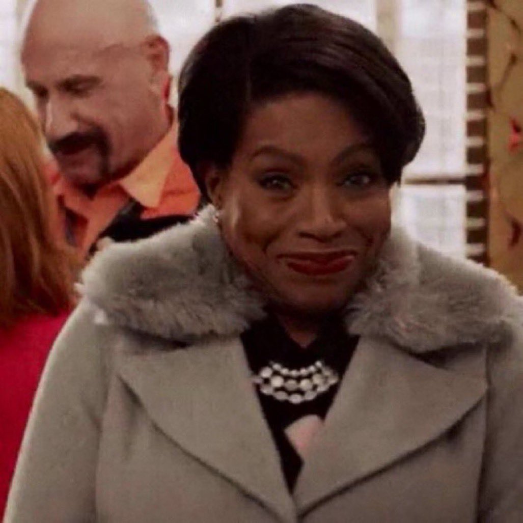 as much as zach absolutely annoys me, he is still fine as hell. the only good thing about this boring little video.  #LoveIsland