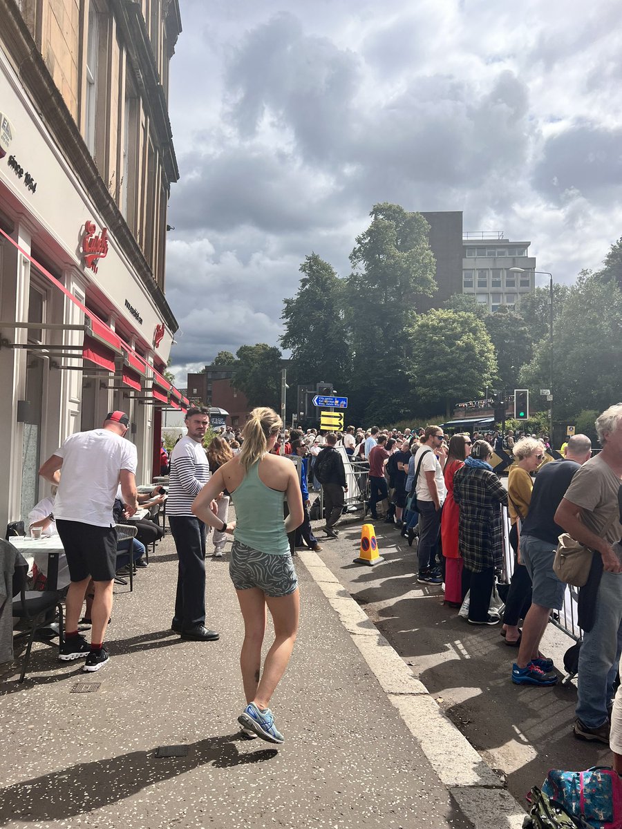 Great Day & Crowds 🚴‍♀️ #Glasgow  #mensroadrace #PowerOfTheBike @CyclingWorlds